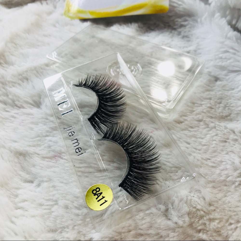 Eyelashes - Picture 3 of 8